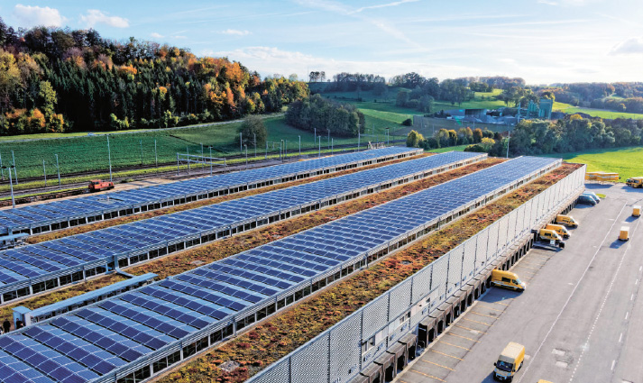 With its ten photovoltaic systems, Swiss Post feeds around 5,000,000 kilowatt hours of solar electricity into the grid
every year.